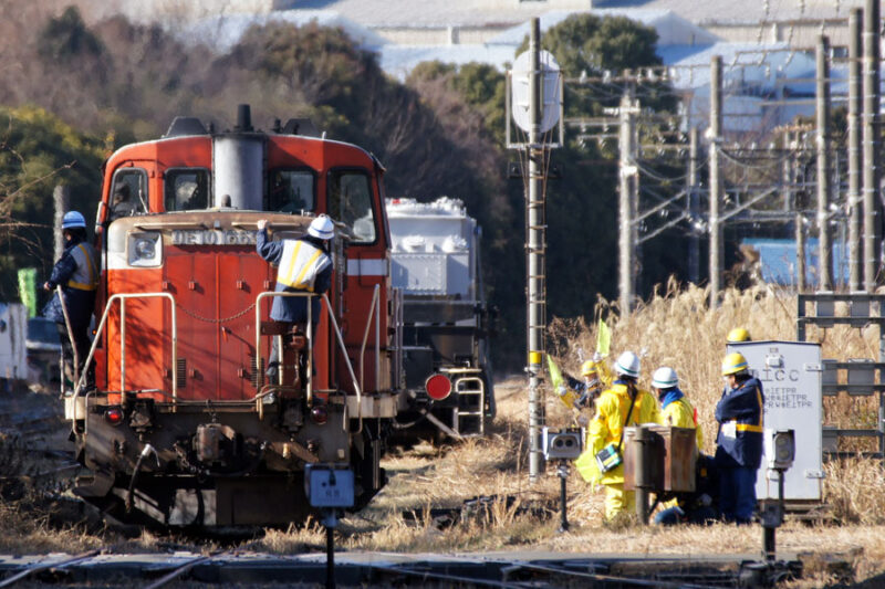 浅野駅で機回しをするDE101669