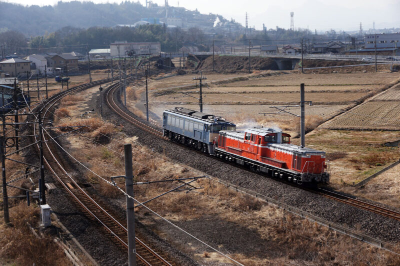 信越本線を高崎へと向かう DD51 と EF63 の組み合わせ