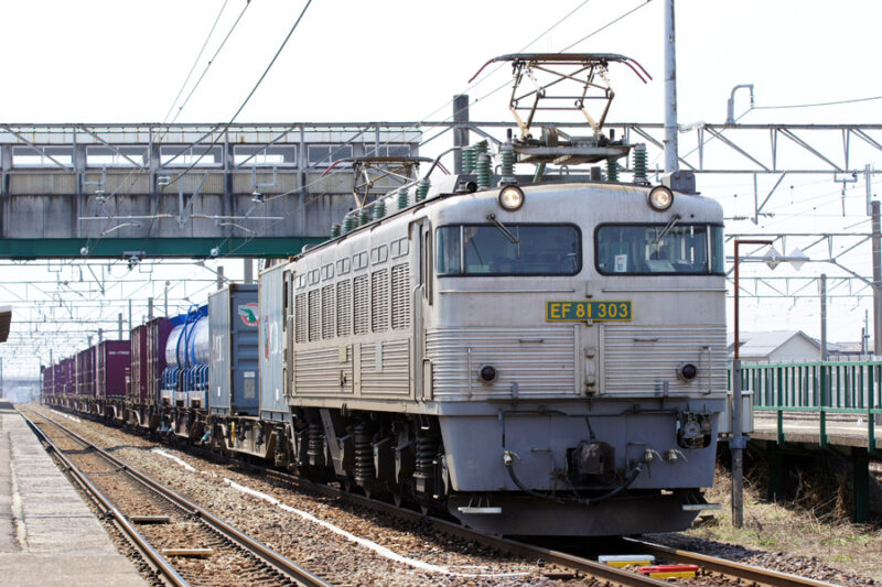 EF81 303 851レ