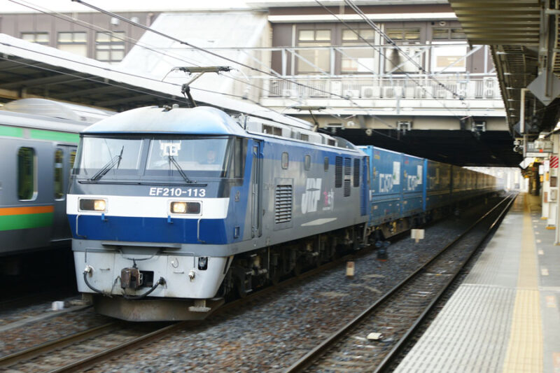 大宮駅を通過するトヨタロングパスエクスプレス