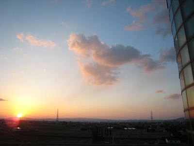 見知らぬ土地の夕暮れ