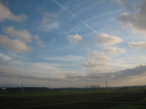 6月の飛行機雲