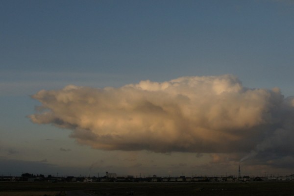 町を覆う雲