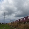 雲と鉄塔と貨物列車