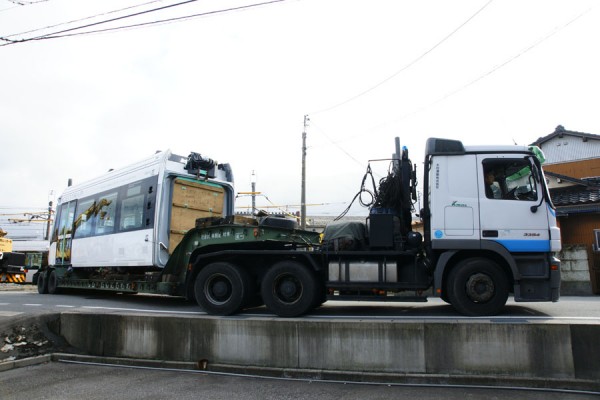 トレーラーで運ばれてきたセントラム