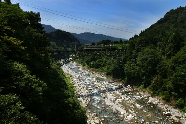 千垣陸橋を渡る14760形