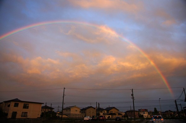 夕方にかかる虹