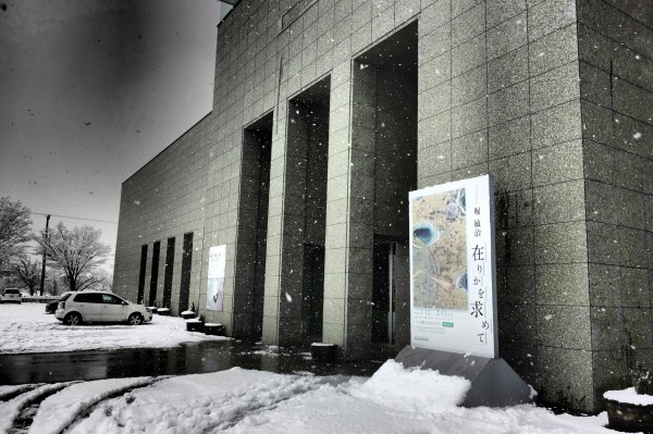 雪の砺波市美術館にて